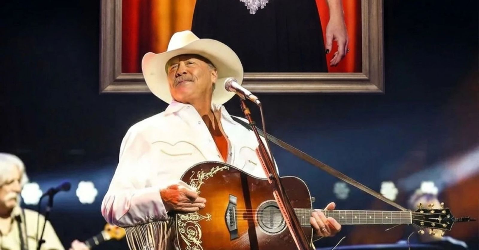 A Heartfelt Tribute: Reba McEntire Honors Alan Jackson at Nissan Stadium, The Journey of Country Music