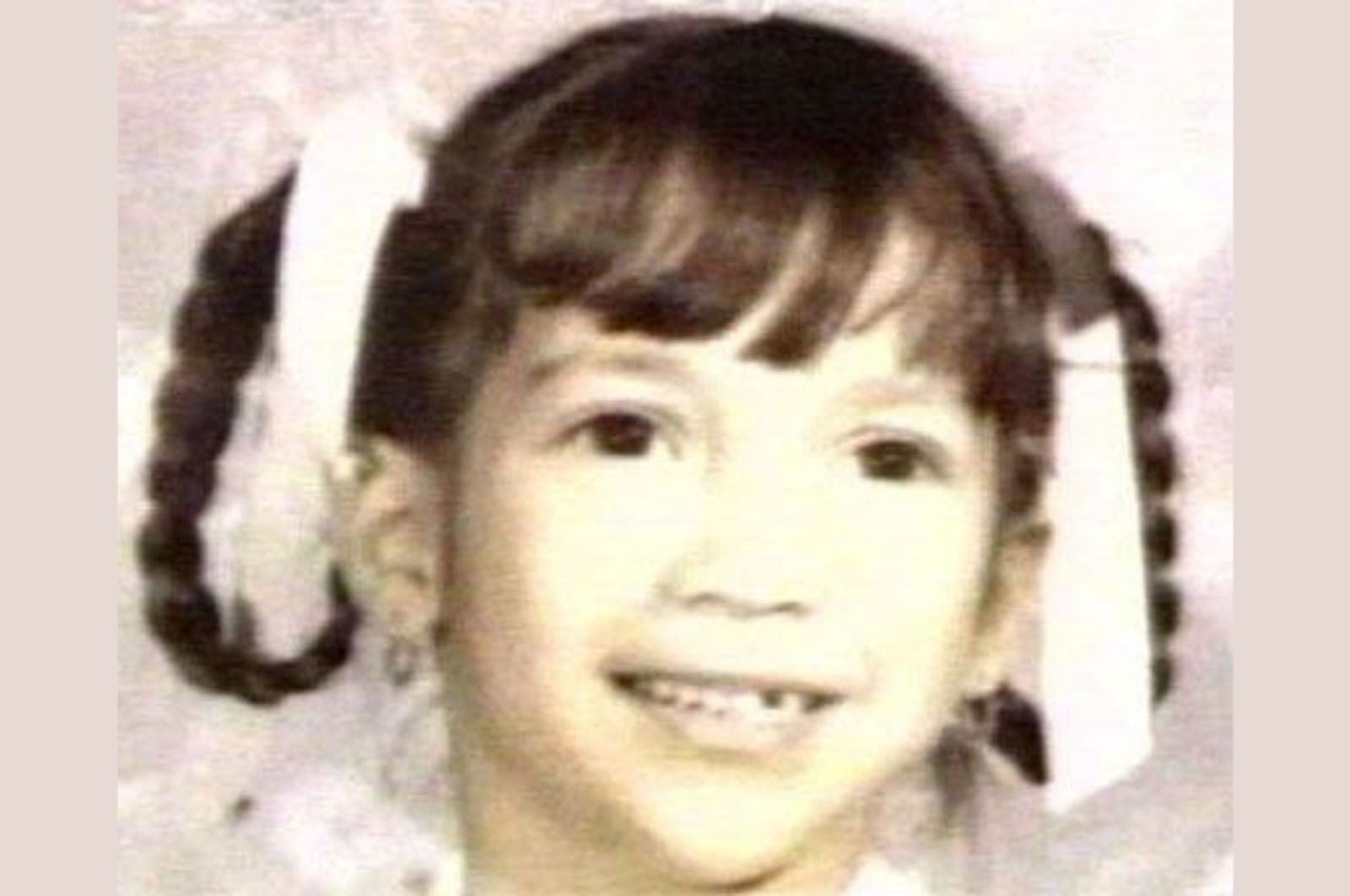 She Grew Up In A Cramped Apartment With Her Big Family, Today Everyone Knows Her Name - AmericaNews