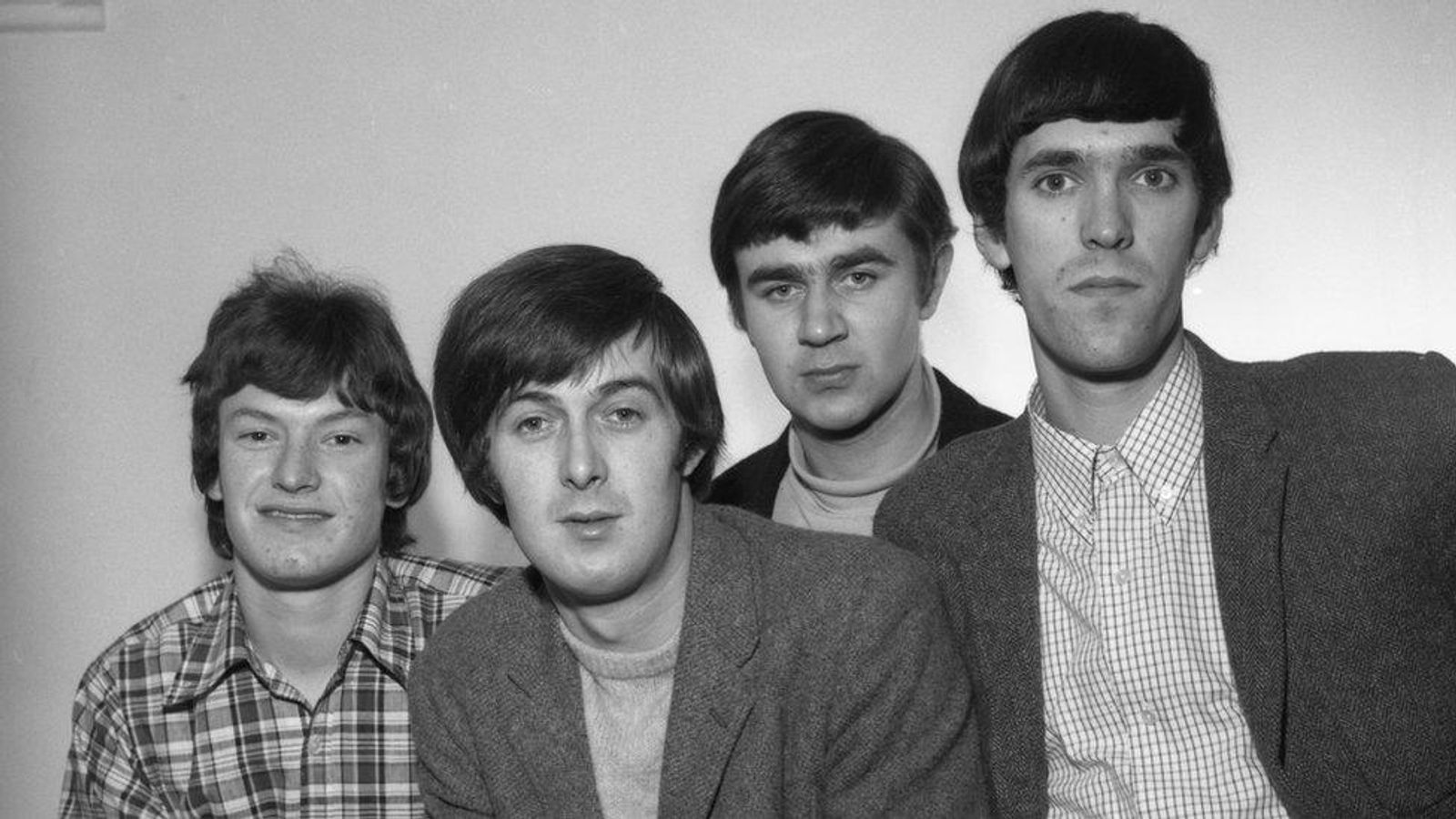 Spencer Davis: Steve Winwood pays tribute to former bandmate - BBC News