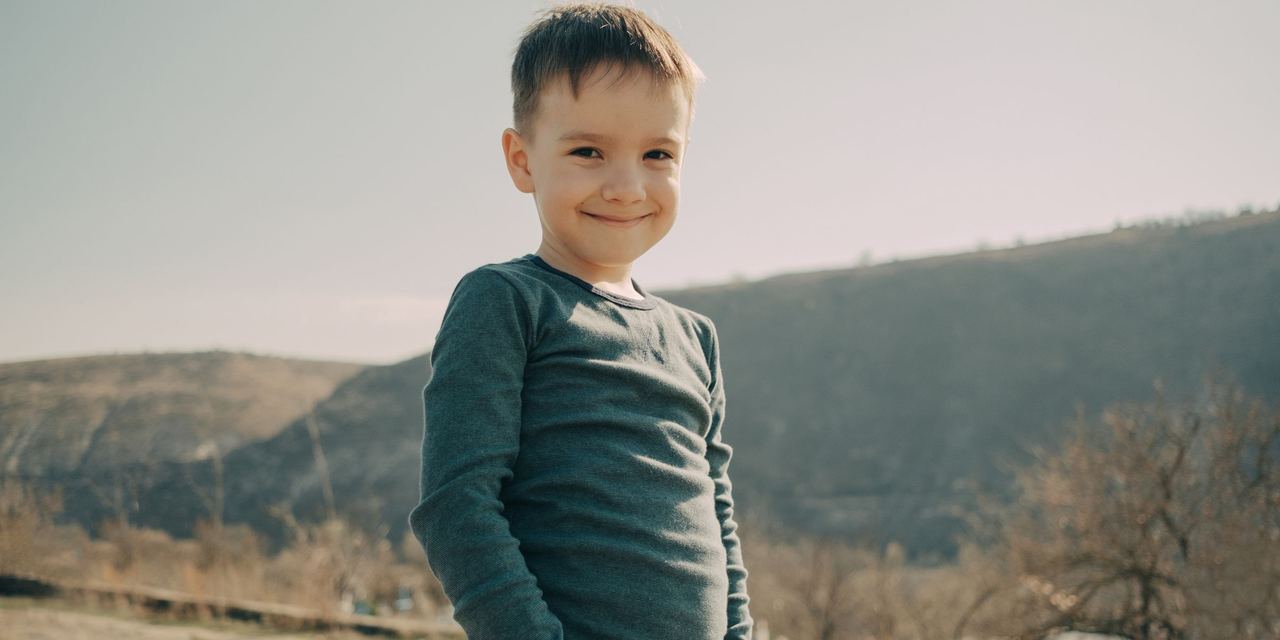 A smiling little boy | Source: Magnific