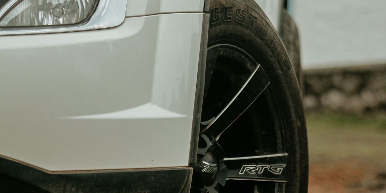A close-up of a car tire | Source: Pexels