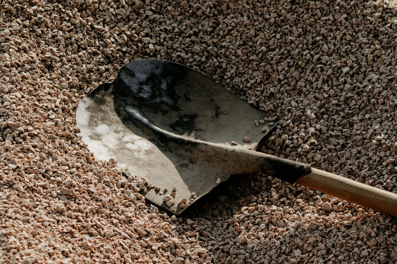 An old shovel | Source: Pexels