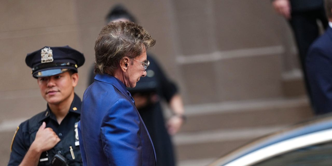 Barry Manilow | Source: Getty Images