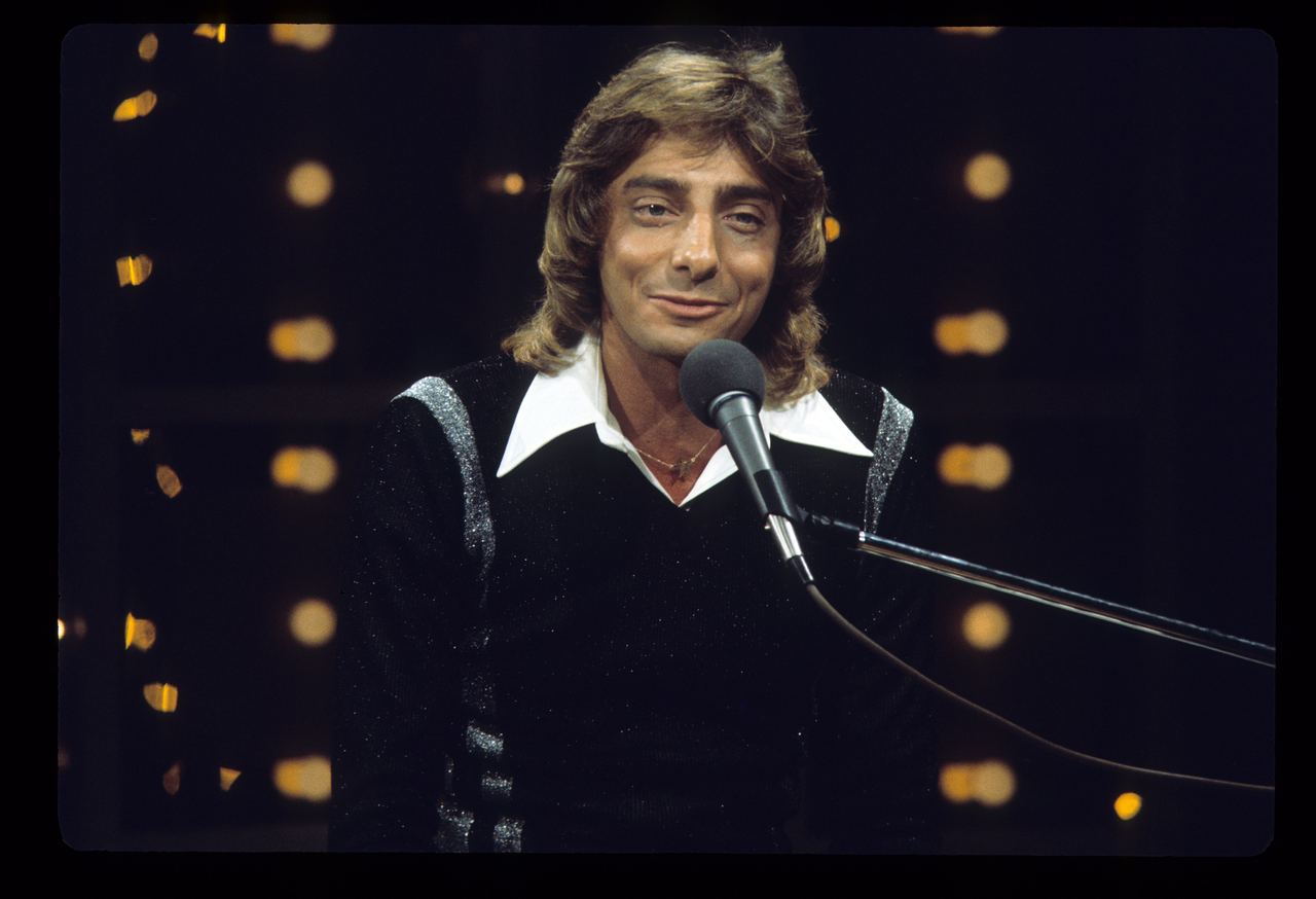By the late 1970s, Manilow's face was familiar to millions through concerts, television specials, and hit records. That level of visibility also created a long photographic record that made later changes in his appearance easier to compare.  | Source: Getty Images