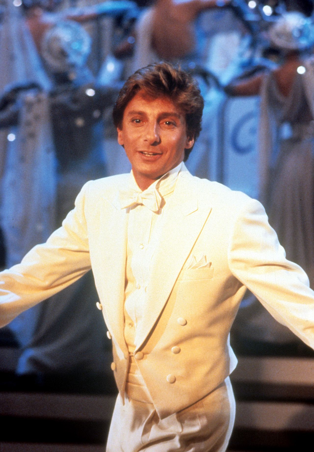 This early image shows Manilow before the fame that would define his public image. His facial features, including his prominent nose and heavier upper eyelids, provide an early reference point for the comparisons that came years later. | Source: Getty Images