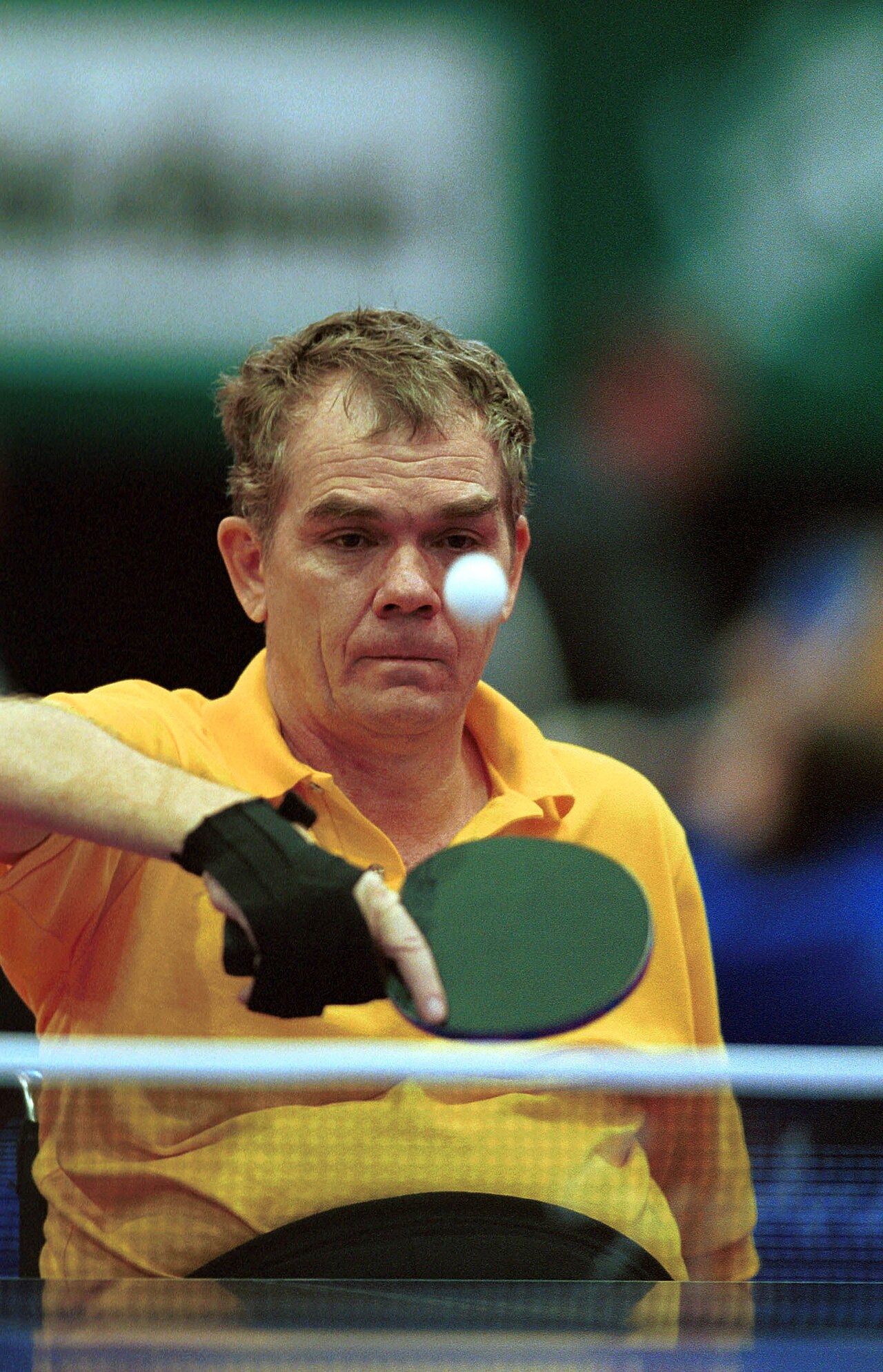 251000 - Table Tennis Bill Medley action 2 - 3b - Sydney 2000 match photo