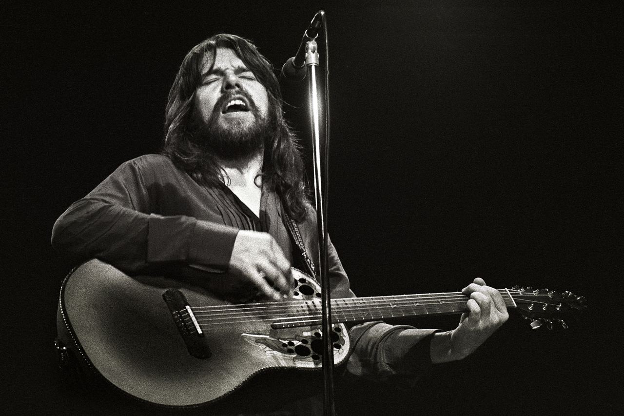 The Terrifying Truck Stop Standoff That Created Bob Seger's Turn the Page