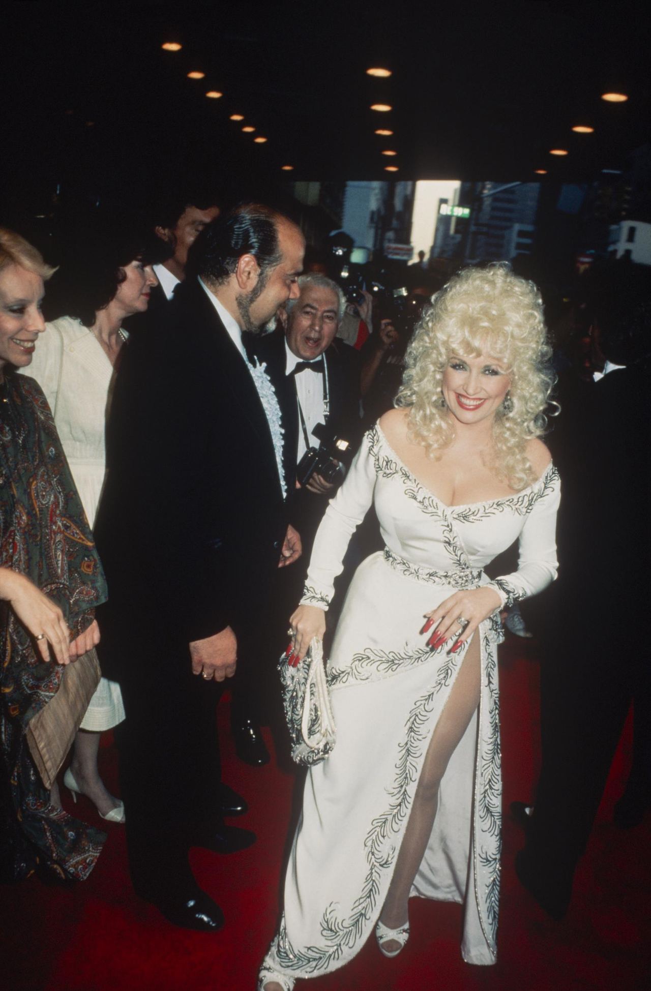 Dolly Parton wearing a white beaded dress at a formal event, New York. | Source: Getty Images