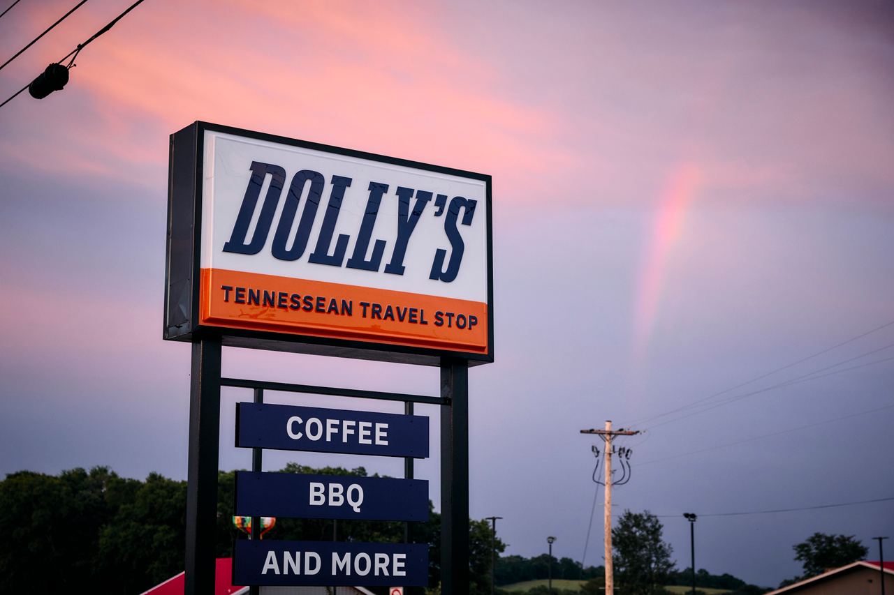 The Cornersville event gave fans an unexpected final glimpse of Parton just two months before her death. Those who attended remembered her as her familiar "happy, spunky self," even as her handlers were reportedly being careful with her that day. | Source: Getty Images