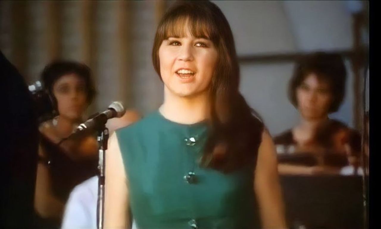 The Seekers’ “Georgy Girl” Bridges Folk and Pop Worlds to Achieve Global Acclaim in 1966 - Today’s Story!
