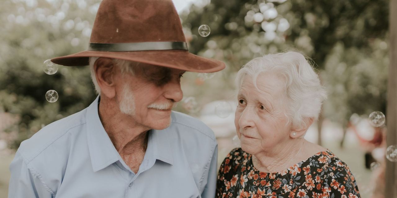 An older couple | Source: Pexels