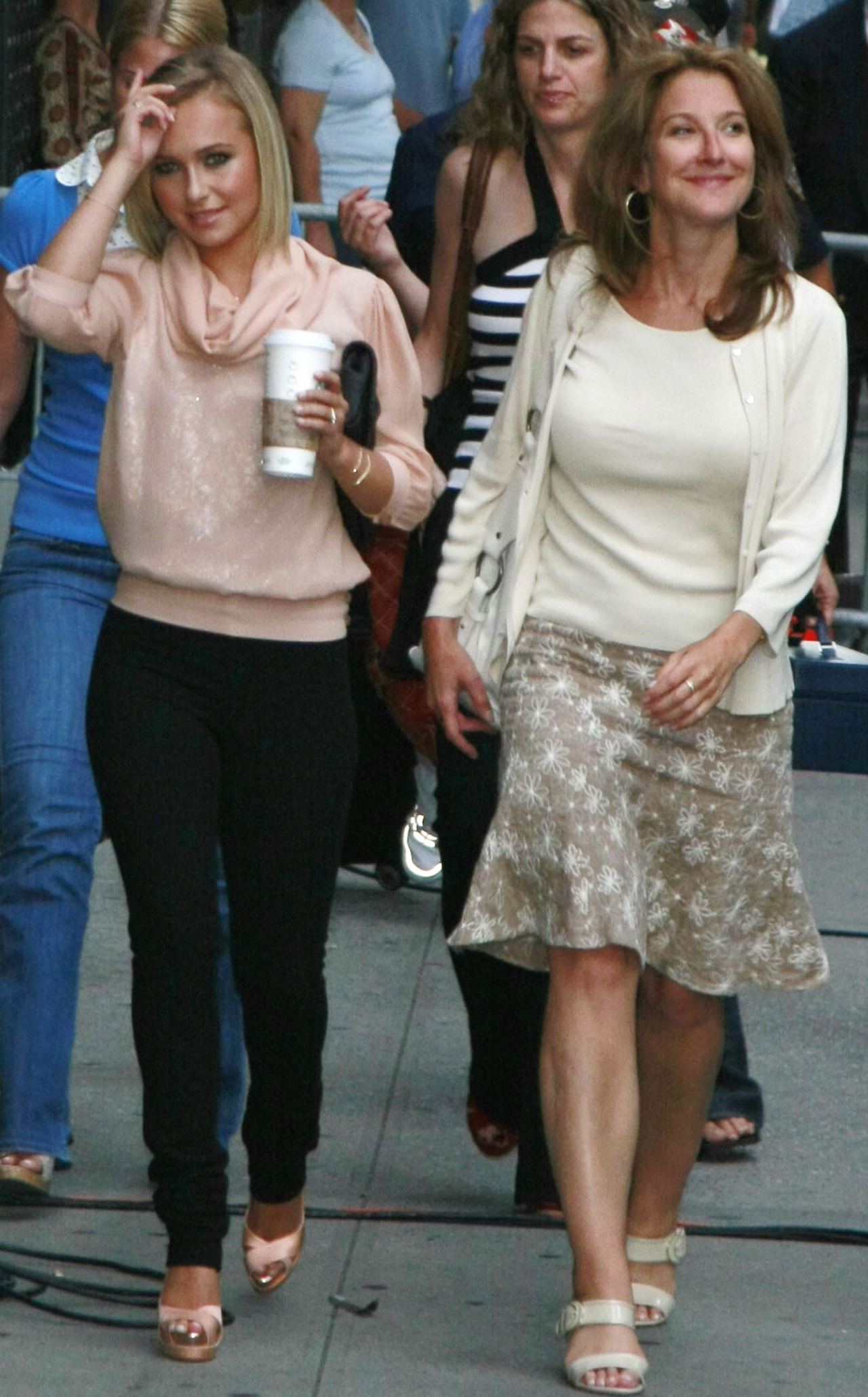 Hayden Panettiere and her mother, Lesley Vogel, are pictured together in an undated photo. Their relationship had become strained in the years before Hayden’s death, with Lesley now offering a striking explanation for their estrangement and pointing to someone she says came between them. | Source: Getty Images