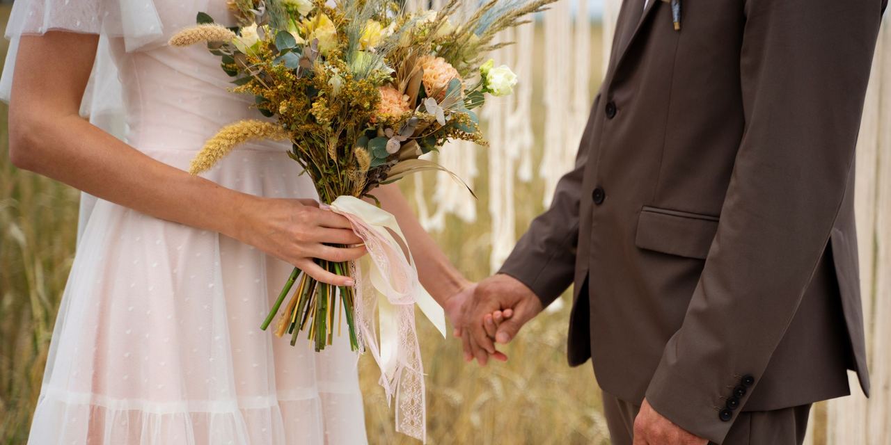 A bridal couple | Source: Magnific