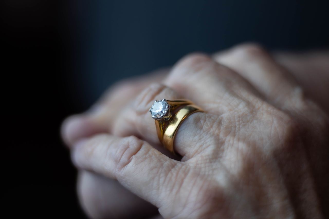 A ring on a hand | Source: Pexels