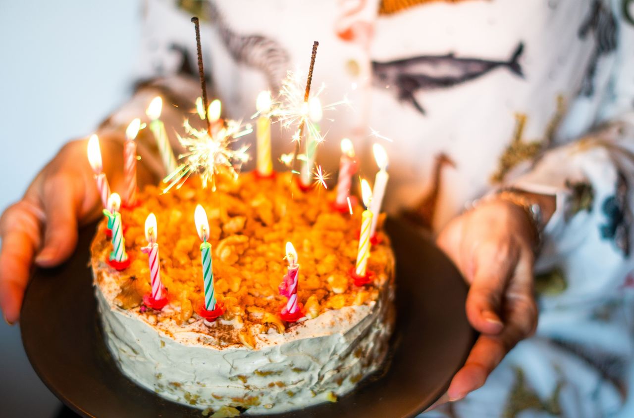 A person holding a birthday cake | Source: Pexels