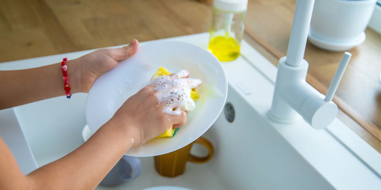 A person doing the dishes | Source: Shutterstock
