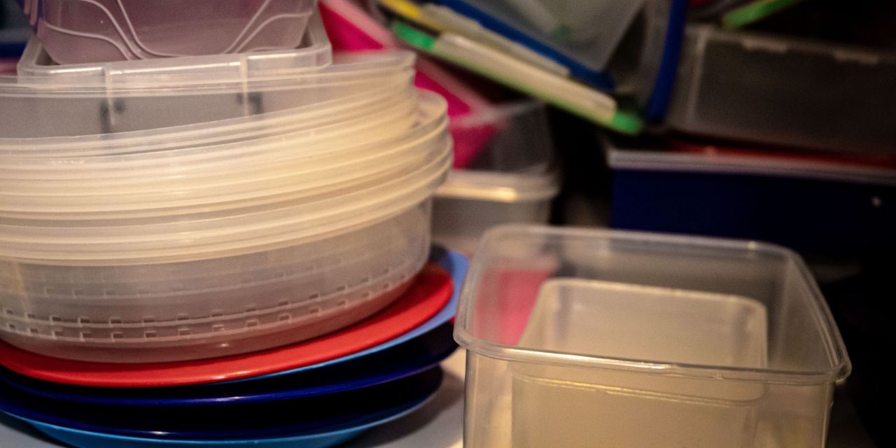 A stack of plastic containers | Source: Pexels