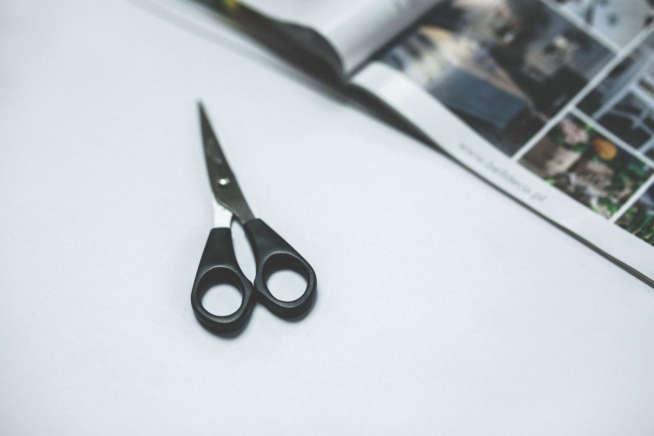 A pair of scissors | Source: Pexels