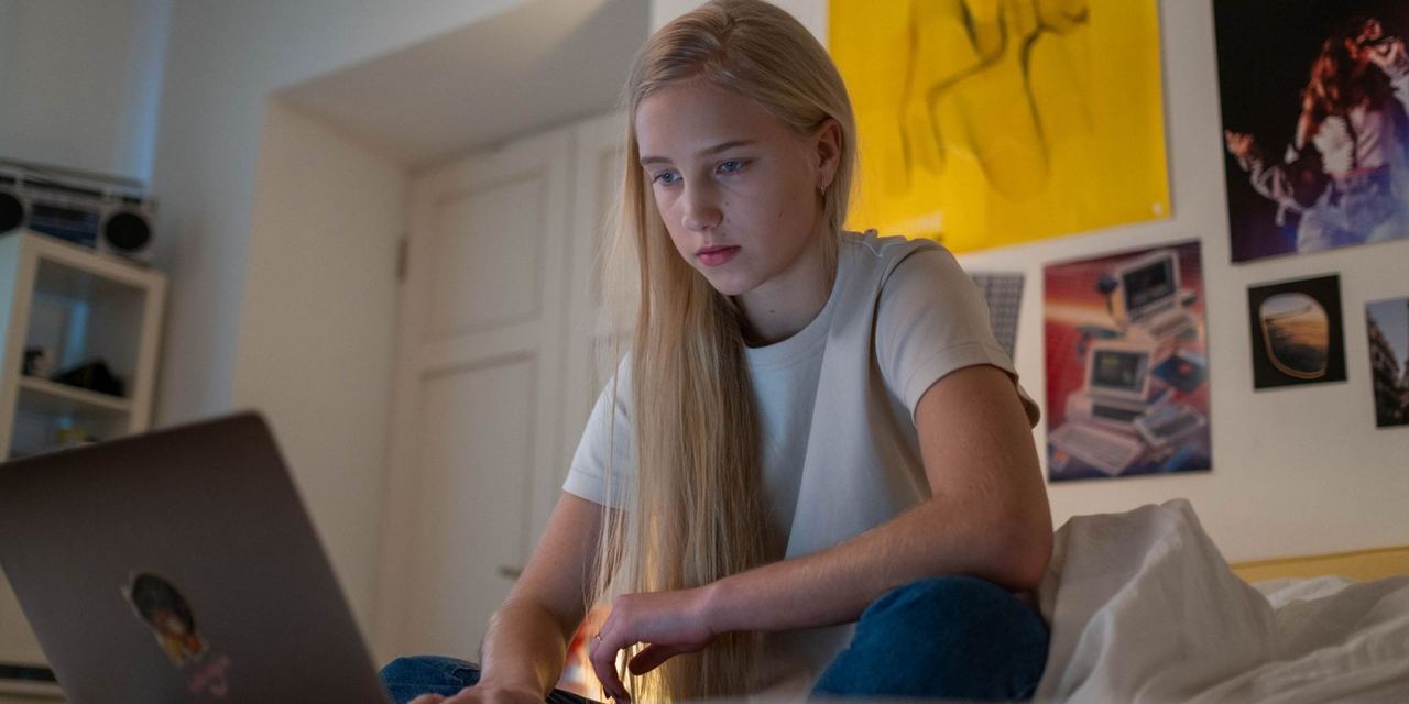 A teen girl | Source: Pexels
