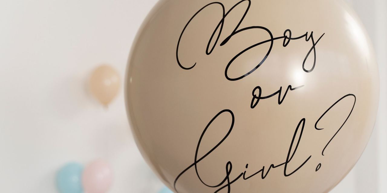 A balloon written "Boy or Girl?" for a gender reveal party | Source: Freepik