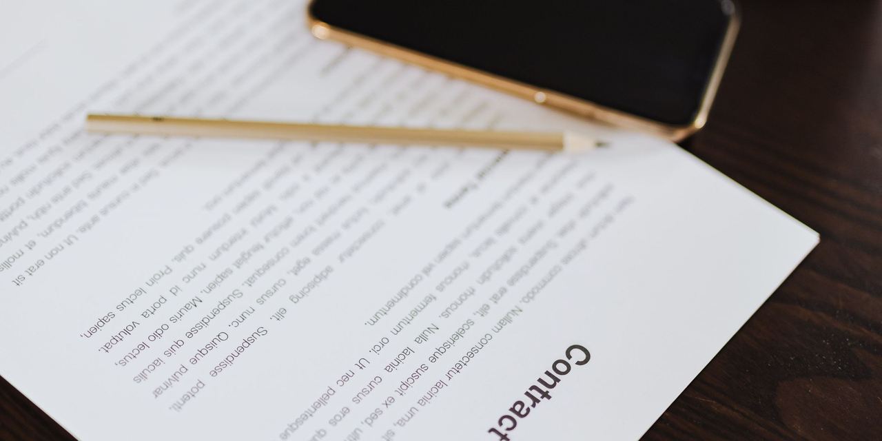 A contract on a table | Source: Pexels