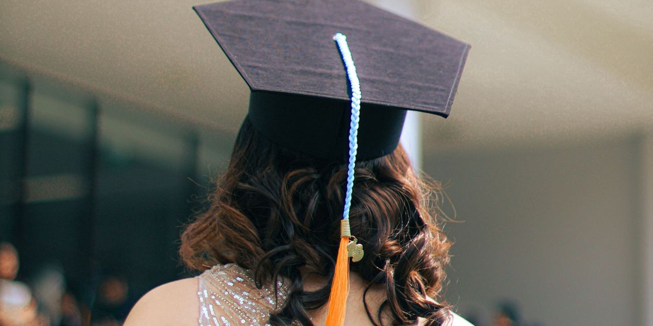 A girl wearing a graduation cap | Source: Pexels