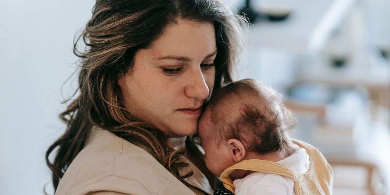 A woman holding a baby | Source: Pexels