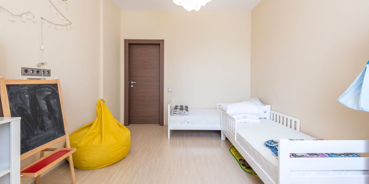 The interior of a bedroom | Source: Pexels