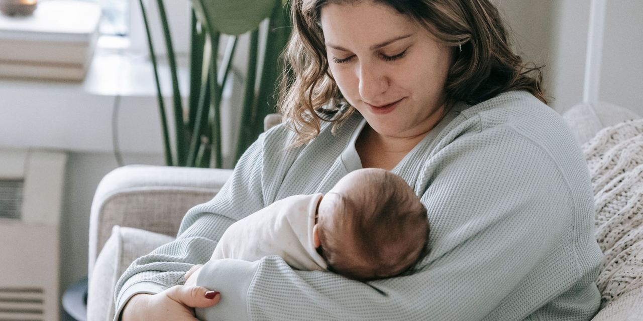 A mother and her newborn | Source: Pexels