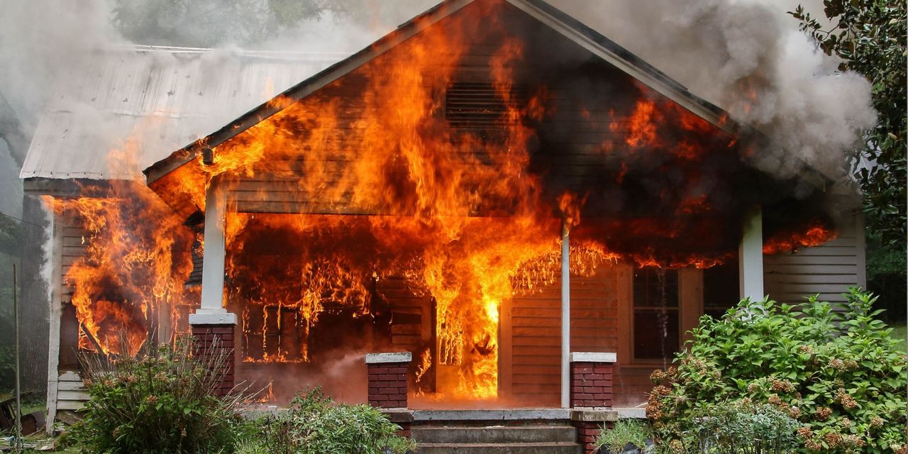 A home fully consumed by flames during a devastating house fire | Source: Shutterstock