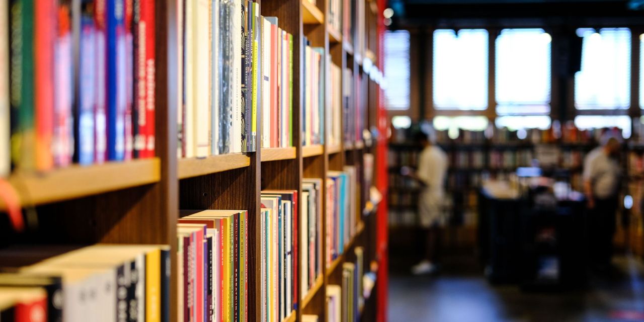 A bookshelf | Source: Pexels