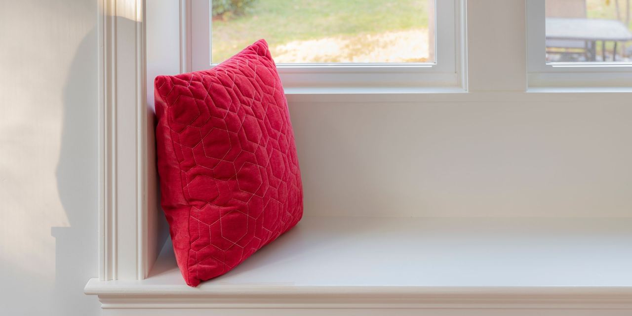 A red cushion | Source: Shutterstock