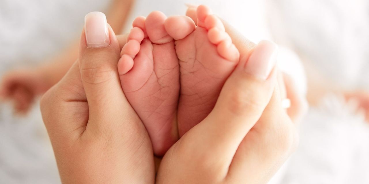 A newborn baby's feet | Source: Pexels