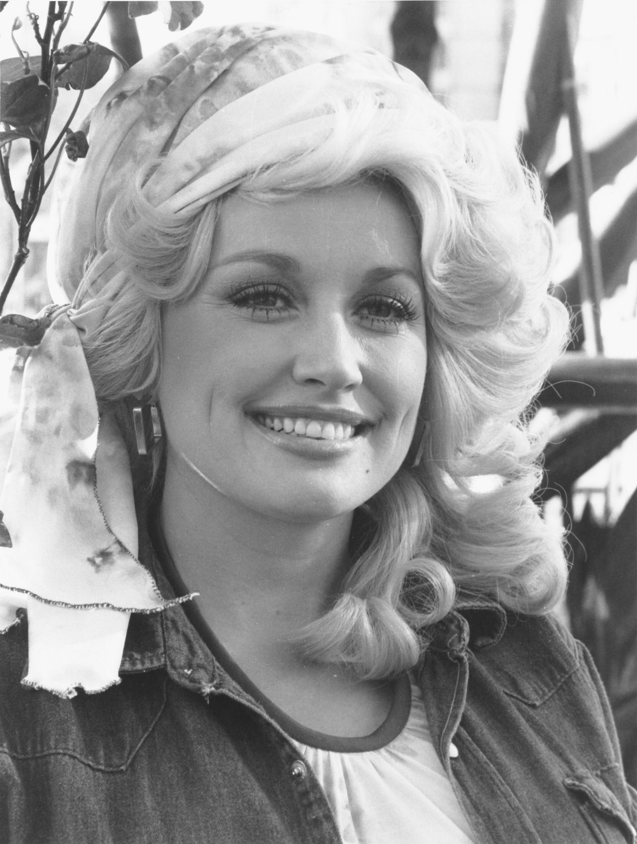 Parton's success never erased the importance of Locust Ridge, which continued to shape her songs, stories, and public identity. Even at the height of her fame, she spoke openly about the poverty, family values, and mountain upbringing that formed her. | Source: Getty Images
