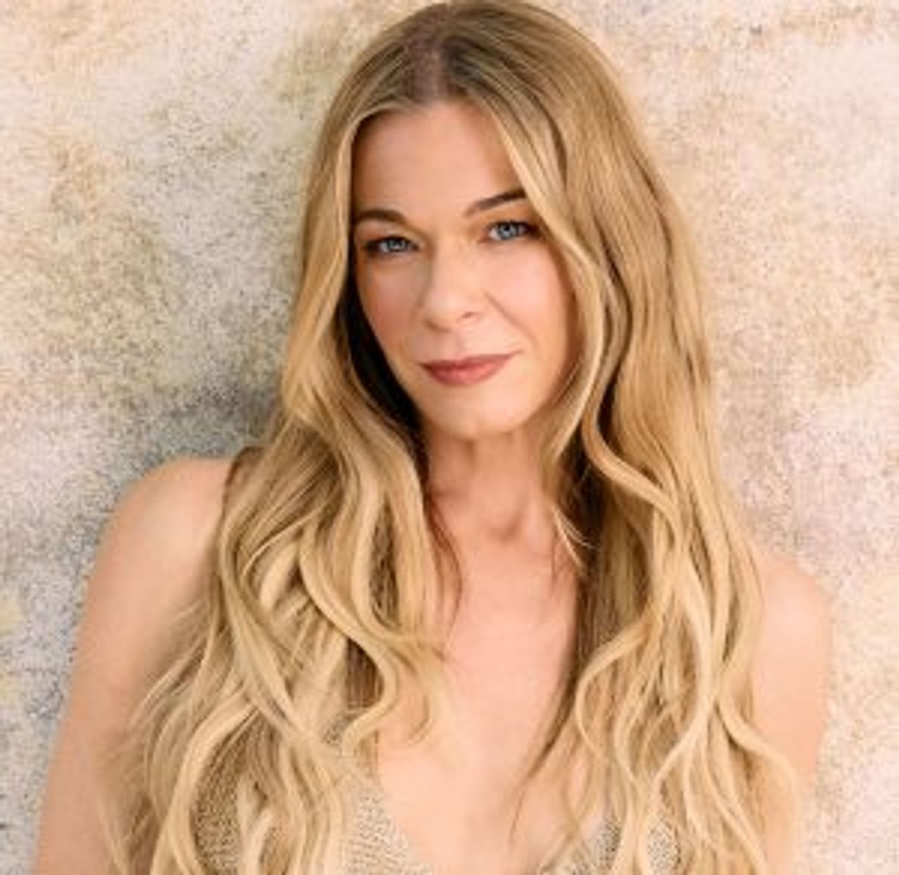 LeAnn Rimes’ “How Do I Live”. The Power Ballad That Redefined Crossover Success in 1997