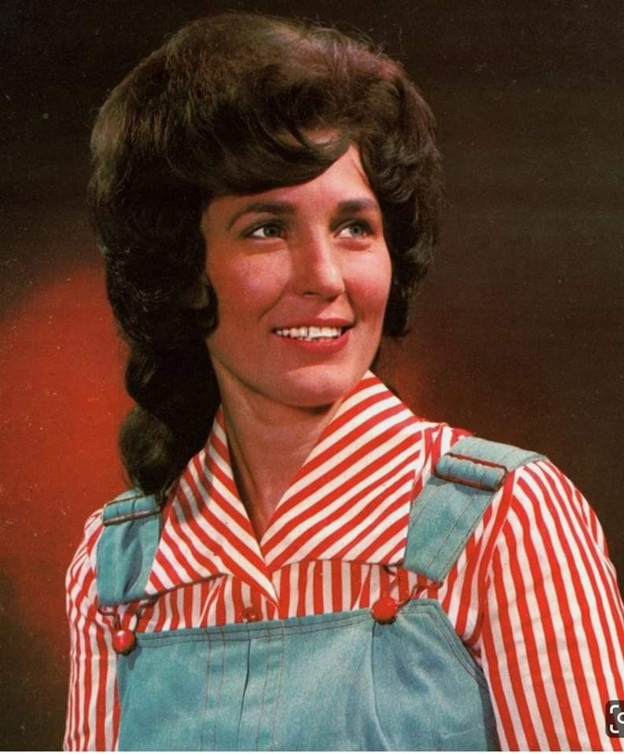 Loretta Lynn’s “Coal Miner’s Daughter”: The 1970 Autobiographical Classic That Turned Her Childhood Into Country History