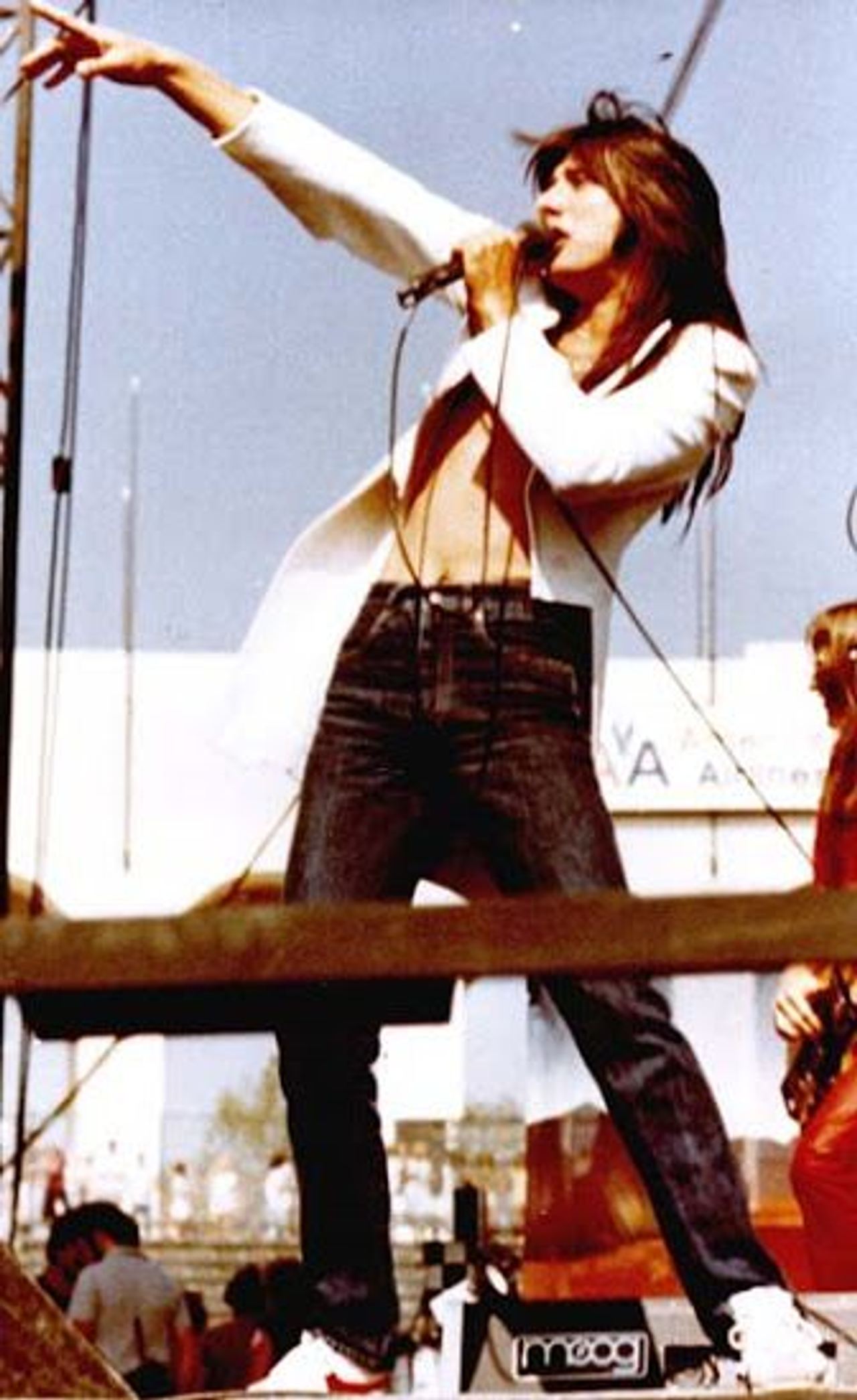 Steve Perry’s vocals are out of this world on Journey’s “Don’t Stop Believin’” live in 1981