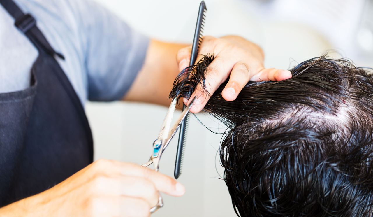 A person getting a haircut | Source: Pexels