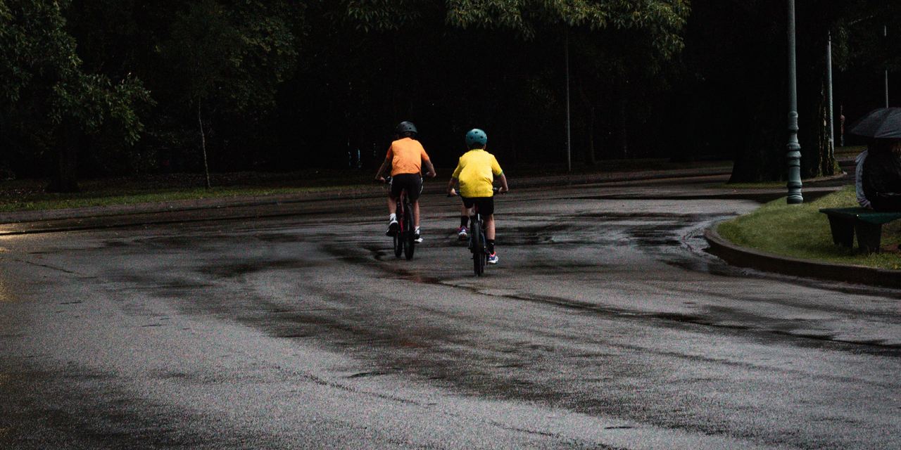 Kids riding their bikes after a storm | Source: Pexels