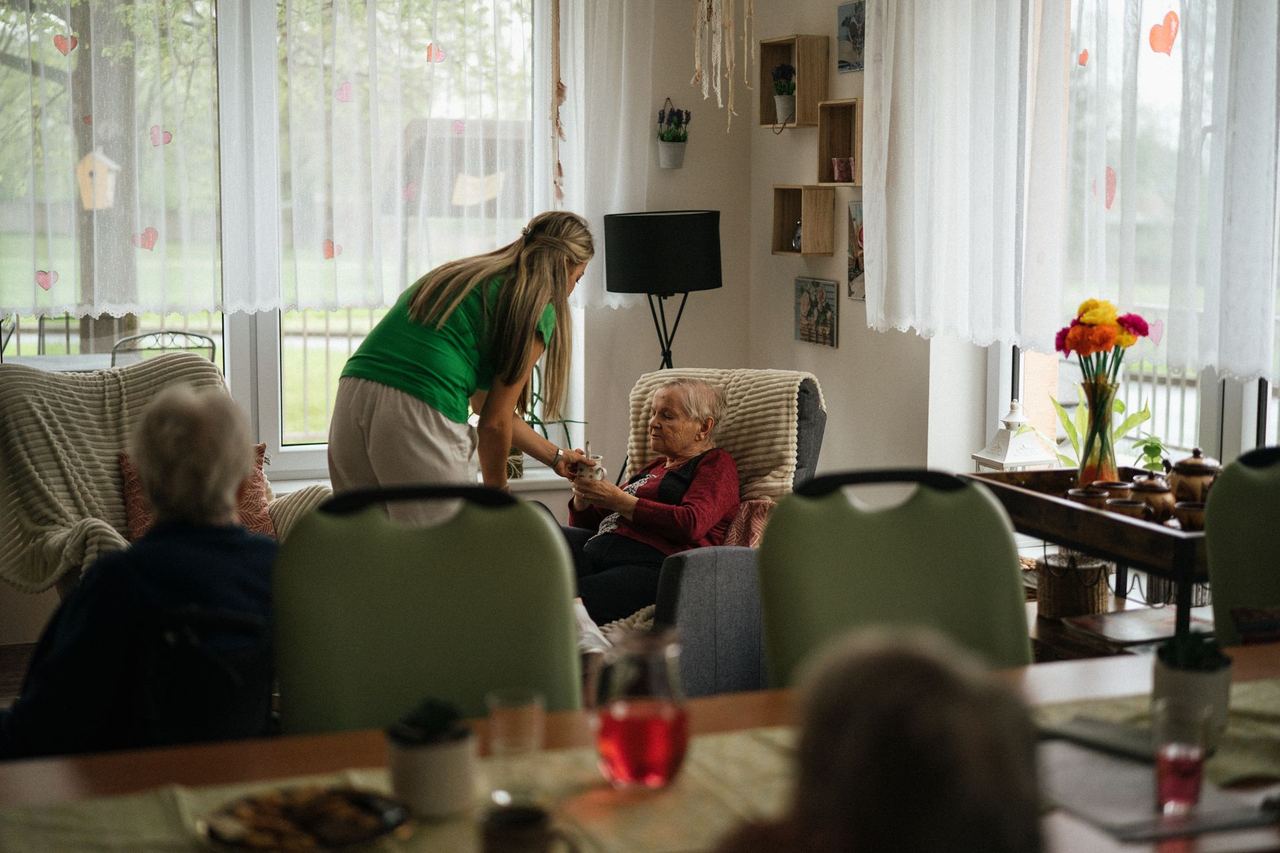 A caregiver helping an older woman | Source: Pexels