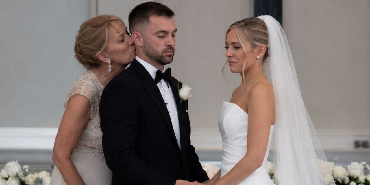 The mother-of-the-groom standing with the bridal couple | Source: AmoMama