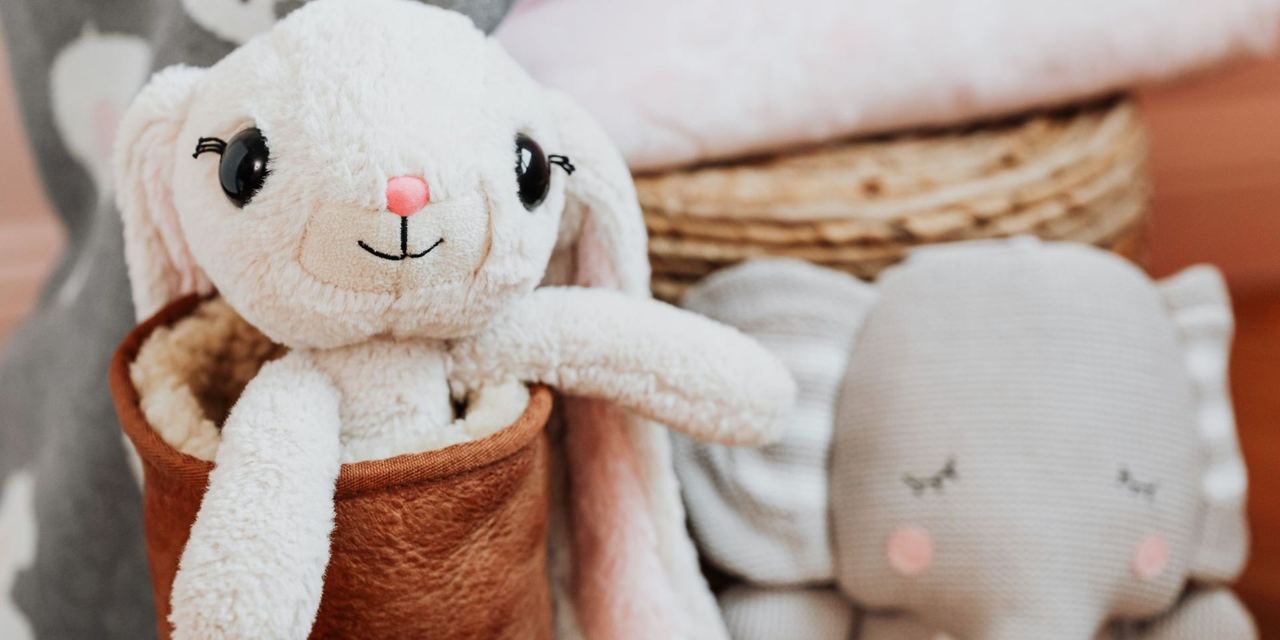 Plush bunny toy in a basket with a stuffed elephant | Source: Pexels