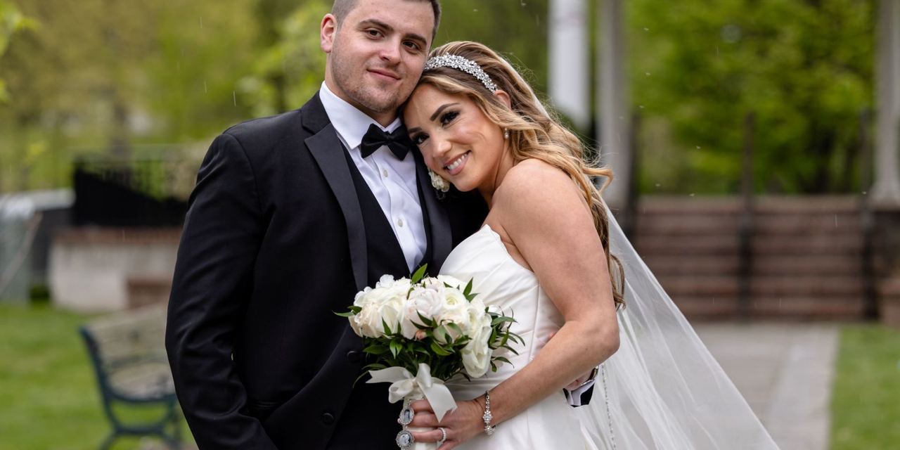 A couple on their wedding day | Source: Pexels