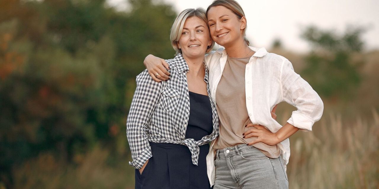 Two women standing together outdoors | Source: Pexels
