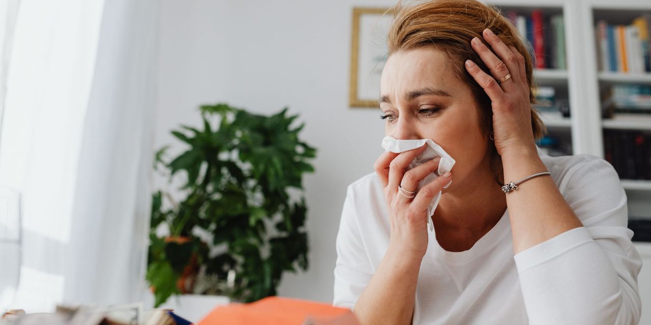 A close-up of an upset woman | Source: Pexels