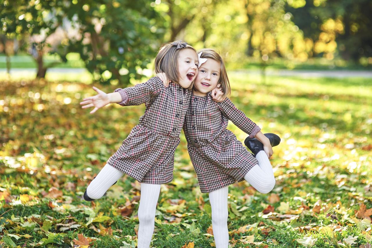 Twin girls | Source: Magnific