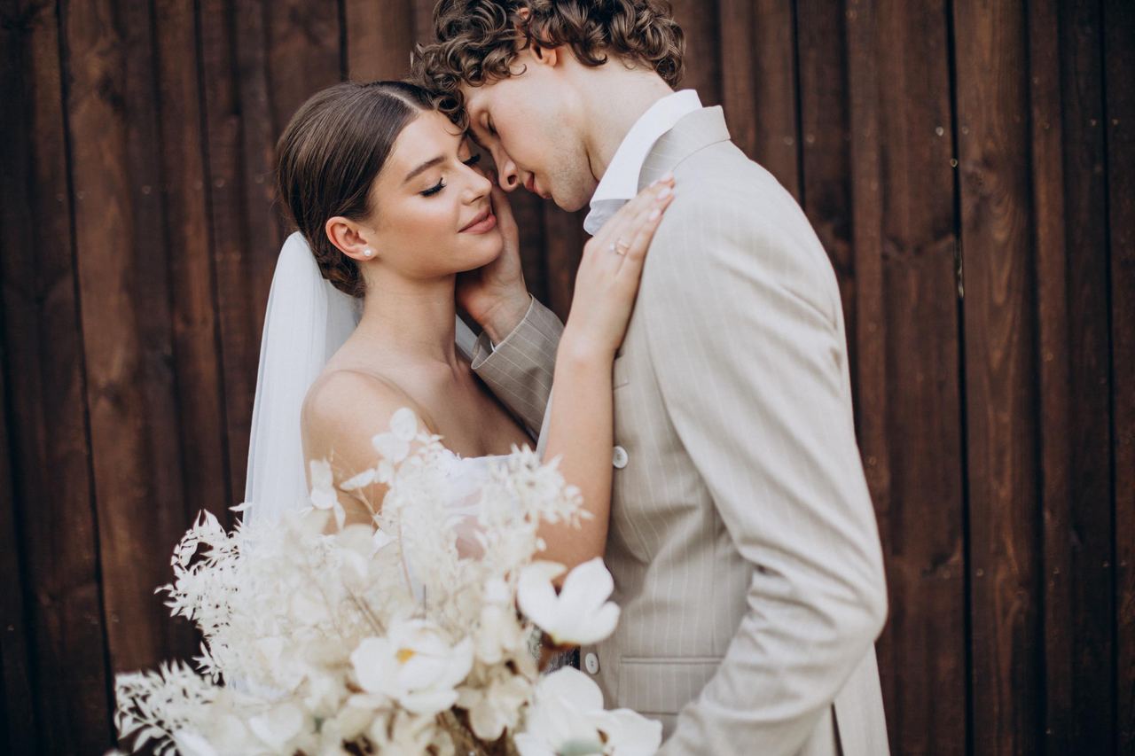 Young wedding couple on their wedding | Source: Magnific