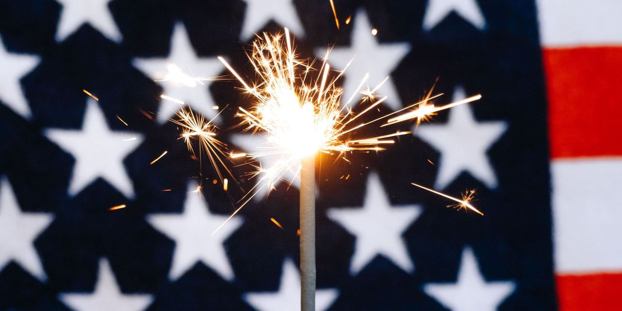 A sparkler on the Fourth of July | Source: Pexels