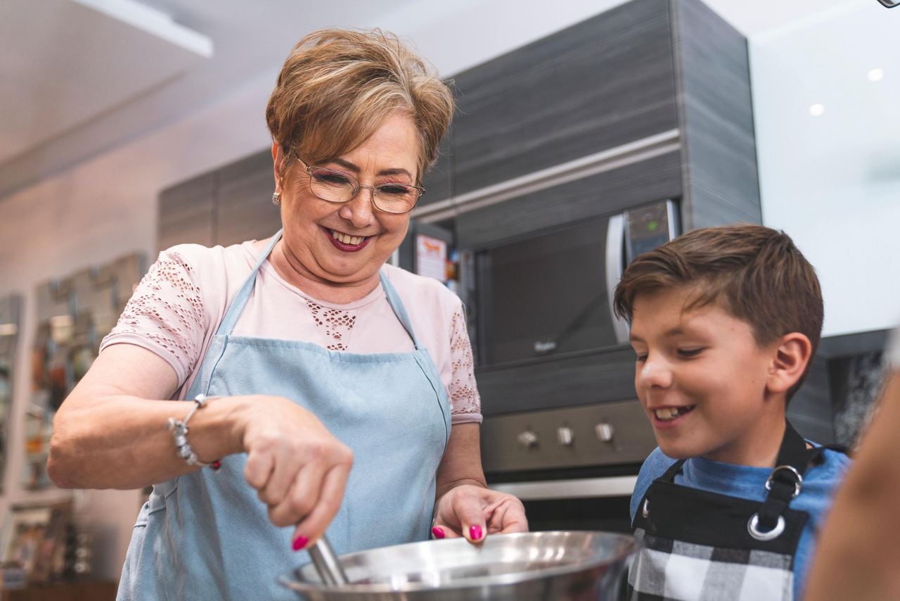 A woman and her grandson | Source: Pexels