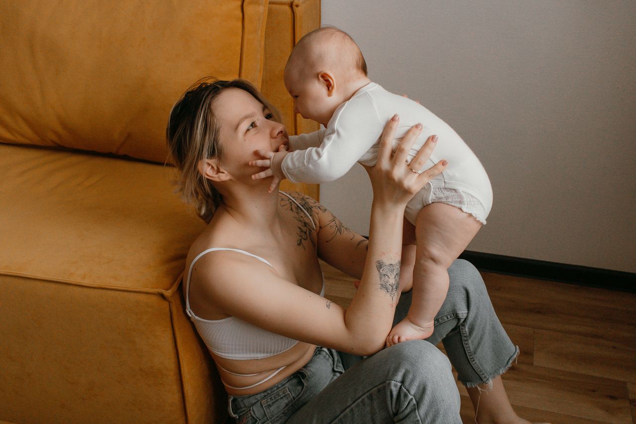 Bonding bonding with her baby | Source: Pexels